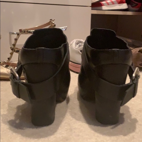 Black Vera Wang Lavender label booties. - Picture 5 of 6